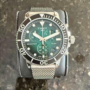 Tissot Seastar Green and Silver Chronograph Quartz
Excellent plus condition
